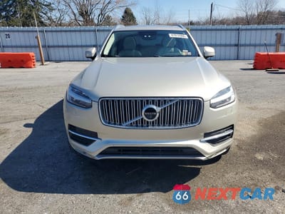 Piąte zdjęcie samochodu w środku: 2018 VOLVO XC90 T6 VIN:YV4A22PL2J1330595 - miniatura