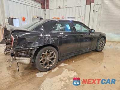 Trzecie zdjęcie samochodu z tyłu: 2016 CHRYSLER 300 S VIN:2C3CCAGG3GH325006 - miniatura