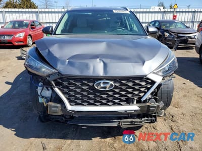Piąte zdjęcie samochodu w środku: 2019 HYUNDAI TUCSON VALUE VIN:KM8J3CA48KU986898 - miniatura