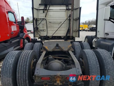 Zdjęcie 6 z 10 samochodu: 2015 VOLVO VNL SEMI TRUCK VIN:4V4NC9DG2FN921371 - miniatura