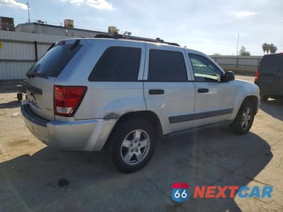 Trzecie zdjęcie samochodu z tyłu: 2005 JEEP GRAND CHEROKEE LAREDO VIN:1J4GS48K65C525196 - miniatura