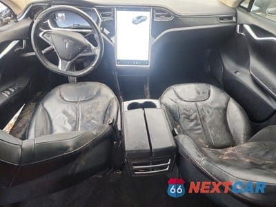 Zdjęcie 8 z 13 samochodu: 2013 TESLA MODEL S VIN:5YJSA1CN4DFP20802 - miniatura