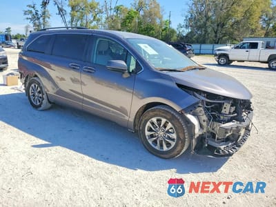 Czwarte zdjęcie samochodu z boku: 2022 TOYOTA SIENNA LE 8-PASSENGER VIN:5TDKRKEC1NS093189 - miniatura