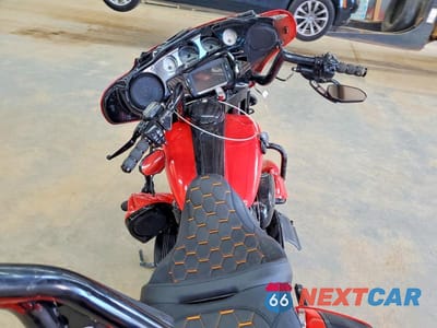 Zdjęcie 6 z 9 samochodu: 2017 HARLEY-DAVIDSON FLHX STREET GLIDE VIN:1HD1KRC15HB695193 - miniatura