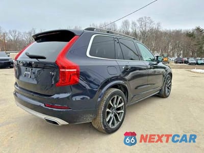 Trzecie zdjęcie samochodu z tyłu: 2019 VOLVO XC90 T6 MOMENTUM VIN:YV4A22PK9K1439533 - miniatura