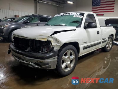 1999 CHEVROLET SILVERADO K1500 1GCEK14T6XZ200929 - główne zdjęcie licytacji z USA - miniatura