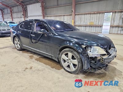 Czwarte zdjęcie samochodu z boku: 2010 LEXUS LS 460 BASE VIN:JTHBL5EFXA5099407 - miniatura