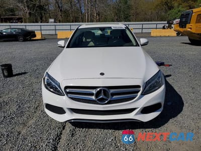 Piąte zdjęcie samochodu w środku: 2018 MERCEDES-BENZ C 300 4MATIC VIN:55SWF4KB8JU274868 - miniatura