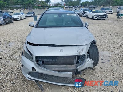 Piąte zdjęcie samochodu w środku: 2017 MERCEDES-BENZ CLA 250 VIN:WDDSJ4EB6HN415609 - miniatura