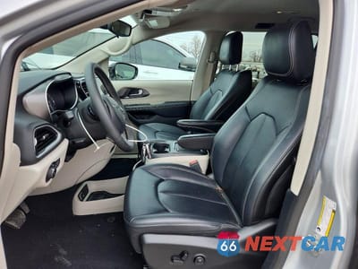 Zdjęcie 7 z 13 samochodu: 2024 CHRYSLER PACIFICA TOURING L VIN:2C4RC1BG9RR155499 - miniatura
