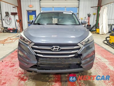 Piąte zdjęcie samochodu w środku: 2017 HYUNDAI TUCSON SE VIN:KM8J3CA40HU585807 - miniatura