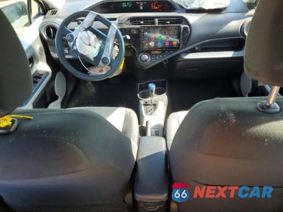 Zdjęcie 8 z 12 samochodu: 2013 TOYOTA PRIUS C TWO VIN:JTDKDTB3XD1549369 - miniatura