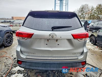 Zdjęcie 6 z 11 samochodu: 2017 TOYOTA HIGHLANDER XLE VIN:5TDJZRFHXHS391808 - miniatura