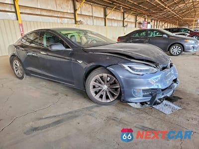 Czwarte zdjęcie samochodu z boku: 2016 TESLA MODEL S VIN:5YJSA1E18GF147370 - miniatura