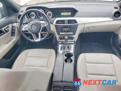 Zdjęcie 8 z 13 samochodu: 2014 MERCEDES-BENZ C 250 VIN:WDDGF4HB2ER306555 - miniatura