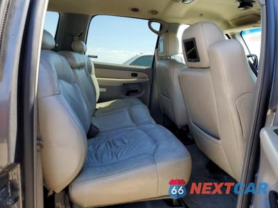 Zdjęcie 11 z 12 samochodu: 2002 CHEVROLET SUBURBAN K1500 VIN:1GNFK16T12J187345 - miniatura