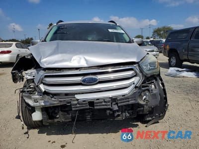 Piąte zdjęcie samochodu w środku: 2017 FORD ESCAPE SE VIN:1FMCU0GD1HUB56834 - miniatura