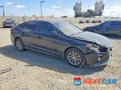 Czwarte zdjęcie samochodu z boku: 2018 HYUNDAI SONATA SE VIN:5NPE24AF5JH700787 - miniatura