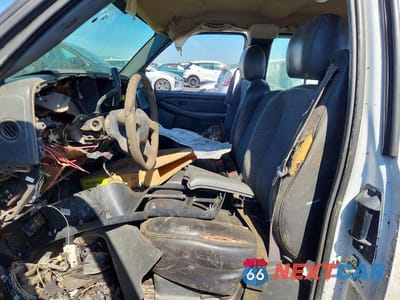 Zdjęcie 7 z 11 samochodu: 2004 CHEVROLET SILVERADO C2500 HEAVY DUTY VIN:1GCHC29U24E382584 - miniatura