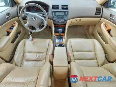 Zdjęcie 8 z 12 samochodu: 2004 HONDA ACCORD EX VIN:1HGCM56874A143301 - miniatura
