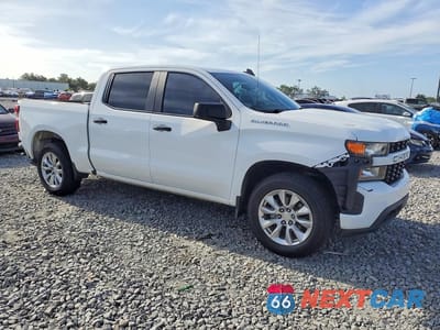 Czwarte zdjęcie samochodu z boku: 2022 CHEVROLET SILVERADO LTD C1500 CUSTOM VIN:1GCPWBEK2NZ154182 - miniatura