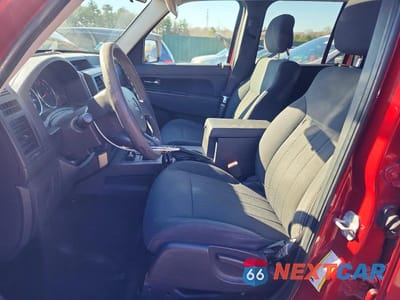 Zdjęcie 7 z 13 samochodu: 2010 JEEP LIBERTY SPORT VIN:1J4PN2GK6AW118498 - miniatura