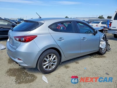Trzecie zdjęcie samochodu z tyłu: 2018 MAZDA 3 SPORT VIN:3MZBN1K77JM208818 - miniatura