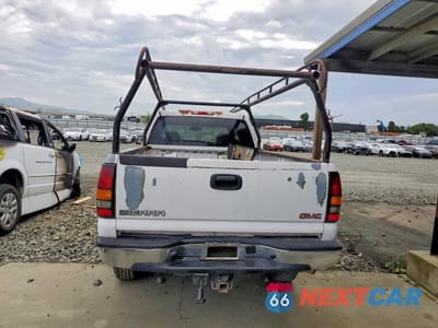 Zdjęcie 6 z 12 samochodu: 2006 GMC SIERRA C2500 HEAVY DUTY VIN:1GTHC23U96F246135 - miniatura