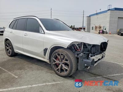 Czwarte zdjęcie samochodu z boku: 2025 BMW X5 XDRIVE50E VIN:5UX43EU01S9X77204 - miniatura