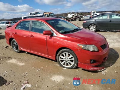 Czwarte zdjęcie samochodu z boku: 2010 TOYOTA COROLLA S VIN:1NXBU4EE9AZ321839 - miniatura