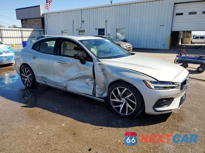 Czwarte zdjęcie samochodu z boku: 2020 VOLVO S60 T5 MOMENTUM VIN:7JR102FK7LG072433 - miniatura