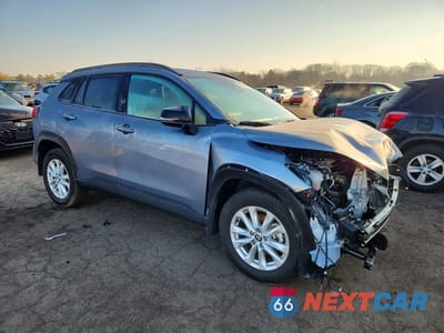 Czwarte zdjęcie samochodu z boku: 2025 TOYOTA COROLLA CROSS LE VIN:7MUBAABG3SV140474 - miniatura