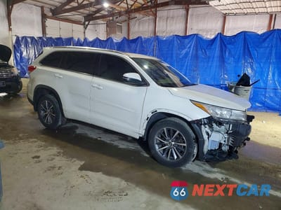 Czwarte zdjęcie samochodu z boku: 2017 TOYOTA HIGHLANDER XLE VIN:5TDJZRFH0HS518825 - miniatura