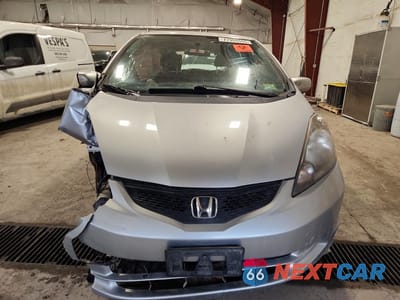 Piąte zdjęcie samochodu w środku: 2013 HONDA FIT VIN:JHMGE8H3XDC079046 - miniatura