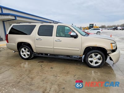 Czwarte zdjęcie samochodu z boku: 2008 CHEVROLET SUBURBAN K1500 LS VIN:1GNFK16328J110136 - miniatura