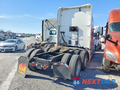 Czwarte zdjęcie samochodu z boku: 2018 KENWORTH T680 SEMI TRUCK VIN:1XKYD49X2JJ175459 - miniatura