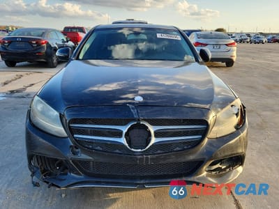 Piąte zdjęcie samochodu w środku: 2016 MERCEDES-BENZ C 300 VIN:55SWF4JB9GU161330 - miniatura