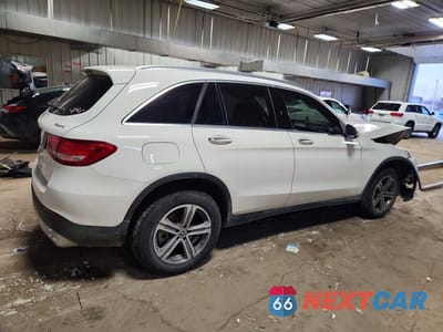 Trzecie zdjęcie samochodu z tyłu: 2018 MERCEDES-BENZ GLC 300 4MATIC VIN:WDC0G4KB3JV085934 - miniatura