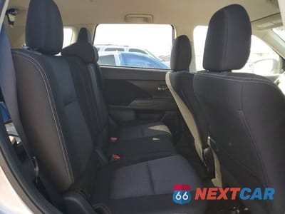 Zdjęcie 11 z 12 samochodu: 2016 MITSUBISHI OUTLANDER SE VIN:JA4AD3A33GZ006328 - miniatura
