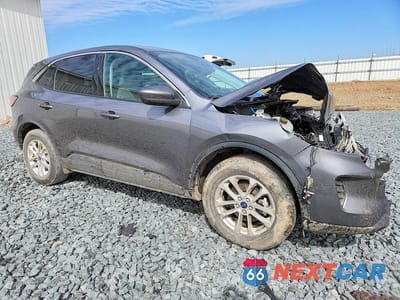 Czwarte zdjęcie samochodu z boku: 2021 FORD ESCAPE SE VIN:1FMCU9G69MUA15588 - miniatura