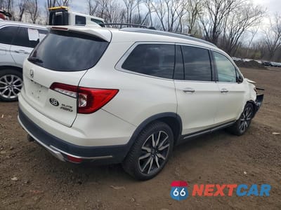 Trzecie zdjęcie samochodu z tyłu: 2019 HONDA PILOT ELITE VIN:5FNYF6H00KB009388 - miniatura