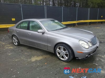 Czwarte zdjęcie samochodu z boku: 2004 MERCEDES-BENZ E 500 VIN:WDBUF70J74A428664 - miniatura