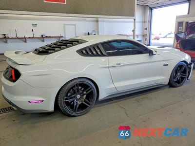 Trzecie zdjęcie samochodu z tyłu: 2018 FORD MUSTANG GT VIN:1FA6P8CF0J5105054 - miniatura