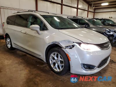 Czwarte zdjęcie samochodu z boku: 2017 CHRYSLER PACIFICA TOURING L PLUS VIN:2C4RC1EGXHR653656 - miniatura