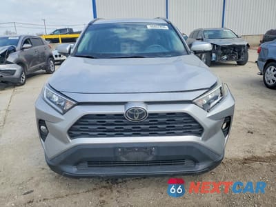 Piąte zdjęcie samochodu w środku: 2019 TOYOTA RAV4 VIN:2T3P1RFV6KW034901 - miniatura