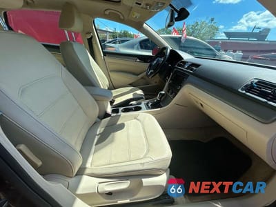 Piąte zdjęcie samochodu w środku: 2014 VOLKSWAGEN PASSAT SE VIN:1VWBN7A39EC002991 - miniatura