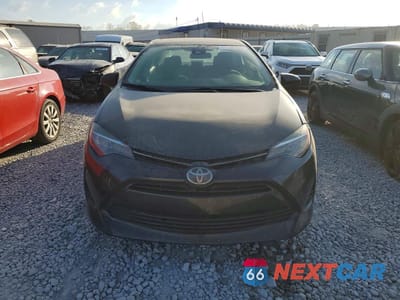 Piąte zdjęcie samochodu w środku: 2018 TOYOTA COROLLA LE VIN:5YFBURHE5JP755184 - miniatura