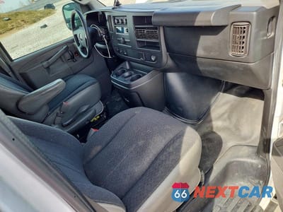 Zdjęcie 8 z 11 samochodu: 2018 GMC SAVANA G2500 VIN:1GTW7AFG2J1330038 - miniatura