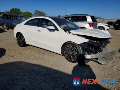 Czwarte zdjęcie samochodu z boku: 2023 MERCEDES-BENZ CLA 250 VIN:W1K5J4GB9PN355060 - miniatura
