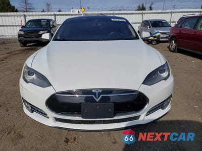 Piąte zdjęcie samochodu w środku: 2015 TESLA MODEL S VIN:5YJSA1E27FF104176 - miniatura